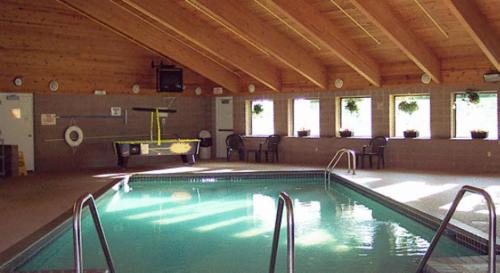 Bazén v ubytování AmericInn by Wyndham Inver Grove Heights Minneapolis nebo v jeho okolí
