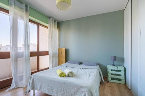 Ένα ή περισσότερα κρεβάτια σε δωμάτιο στο Appartement spacieux équipé avec WIFI