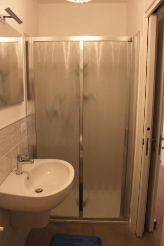 A bathroom at Appartamento Torre Matilde