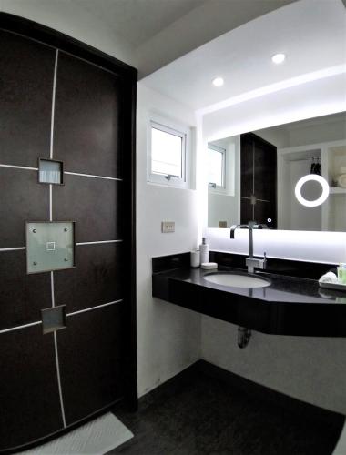 Koupelna v ubytování Alameda Cariari Boutique Hotel