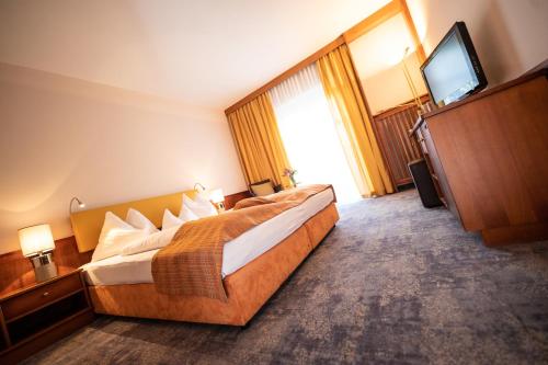 Letto o letti in una camera di Die Herberge am Lautenberg Bad Loipersdorf