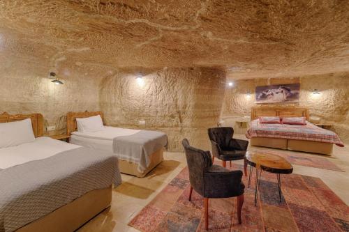 Ένα ή περισσότερα κρεβάτια σε δωμάτιο στο Avlu Cave House