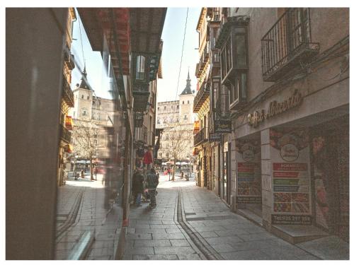 a city street with people walking down the street at Estudio Príncipe David - VUT in Toledo