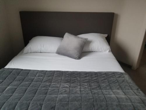 Un pat sau paturi într-o cameră la Côté Grange
