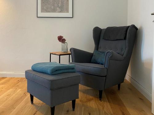 a chair and a ottoman in a living room at Forsthaus Zartwitzer Hütte in Rechlin