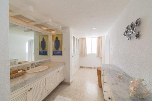 Gallery image of Maravillosa casa con 7 habitaciones, acceso directo a playa pichilingue, bahía de puerto marqués, zona diamante Acapulco in Acapulco