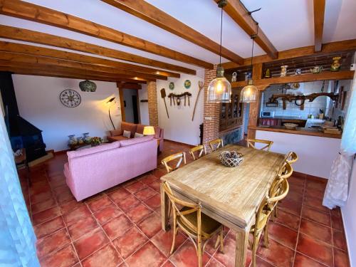 Η κουζίνα ή μικρή κουζίνα στο El Hojaranzo Casa rural con encanto en Candeleda