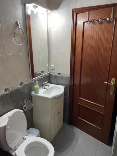 Phòng tắm tại Casa Alberche a 9Km Talavera