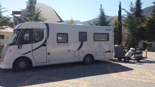 Φωτογραφία από το άλμπουμ του Camping & Guest House Herges σε Udënisht