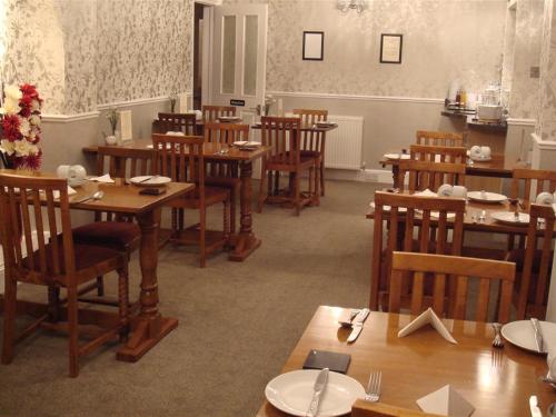 Restaurace v ubytování The Fawley Guest house