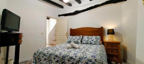 Łóżko lub łóżka w pokoju w obiekcie CASA RURaL BENIDORM FINESTRAT EL CAPRICHO