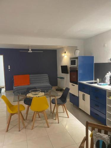 Kuchyň nebo kuchyňský kout v ubytování Chez coco appartement AZURE
