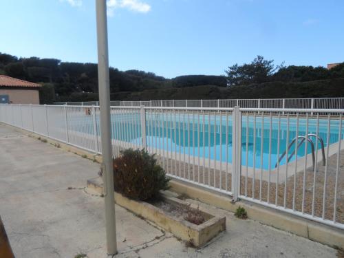 Πισίνα στο ή κοντά στο appartement vue sur mer