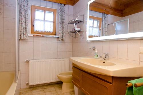 Koupelna v ubytování Familienbauernhof Salmanner