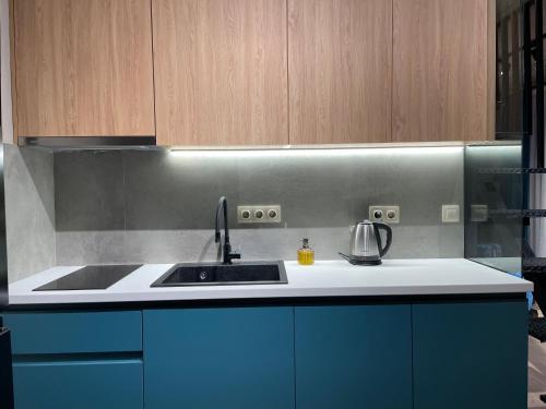 Кухня или мини-кухня в 3 bedroom condo with free parking on premises
