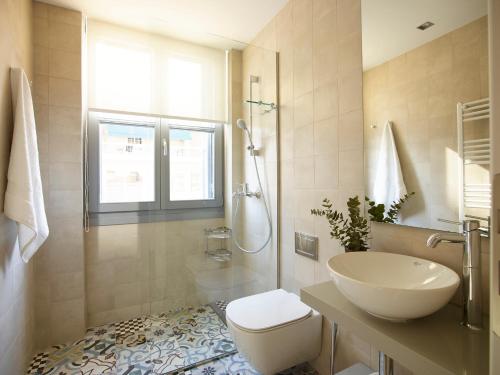 a bathroom with a sink and a toilet and a shower at Del Taso 1850 in Athens