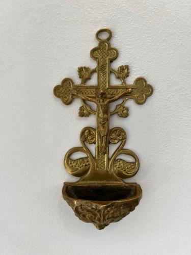 a gold cross hanging on a wall at Le Moulin de L'Abbaye Notre Dame du Vivier in Namur