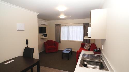 Μια τηλεόραση ή/και κέντρο ψυχαγωγίας στο Brooklyn Motor Lodge
