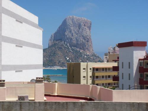 Ático centrico, 50m del mar, vista al mar y Peñon, gran terraza, parking, bicycle-friendly