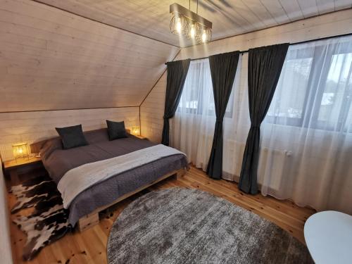Giường trong phòng chung tại Bear's Lair Chalet