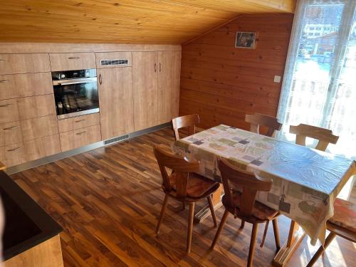 Haus Weideli, Dammstrasse 7にあるキッチンまたは簡易キッチン