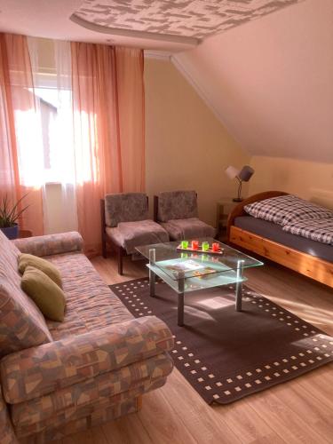 a living room with a couch and a table at Ferienwohnung Hoverla in Linz am Rhein