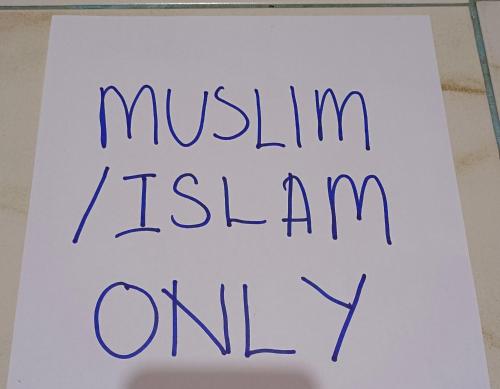 a sign with the words muslin islam on it at langkawi homestay murah empat bilik in Kuah