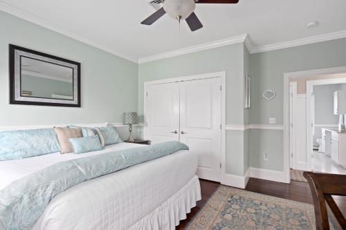 a bedroom with a bed with a ceiling fan at The Beacon Waterfront Inn in Hull