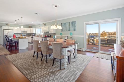 a kitchen and dining room with a table and chairs at The Beacon Waterfront Inn in Hull
