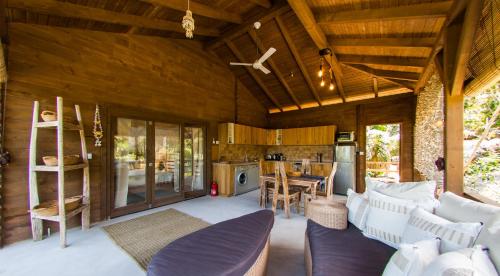 Photo de la galerie de l'établissement La Pointe Beach Huts, à Praslin