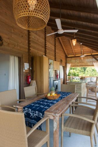 Posezení v ubytování La Pointe Beach Huts