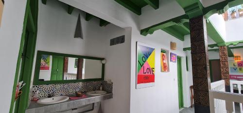 Kuchyň nebo kuchyňský kout v ubytování Atlantic Hostel