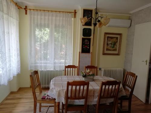Zona d'estar a Marcsi Apartman