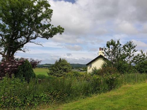 Comfortable two-bed cottage with views to coast and hills