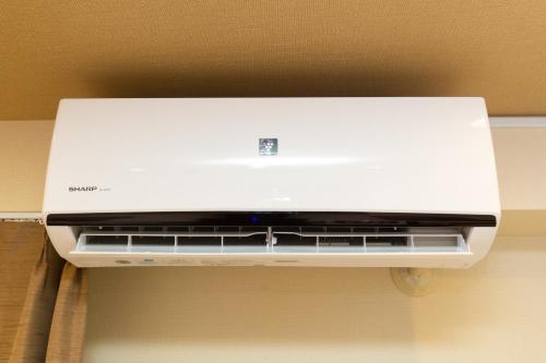 a white printer sitting on top of a wall at 唐沢ホテル Karasawa-Hotel in Tokyo