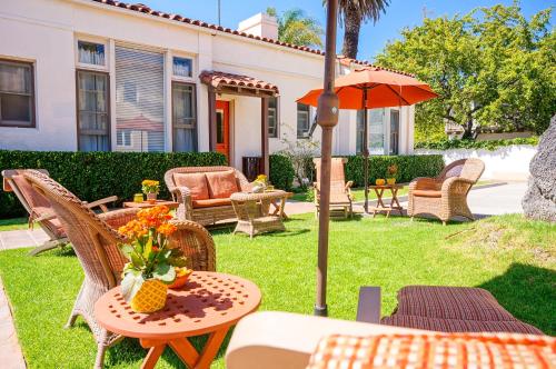 Κήπος έξω από το Harbor House Inn