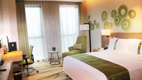 Postel nebo postele na pokoji v ubytování Holiday Inn Chengdu Qinhuang by IHG