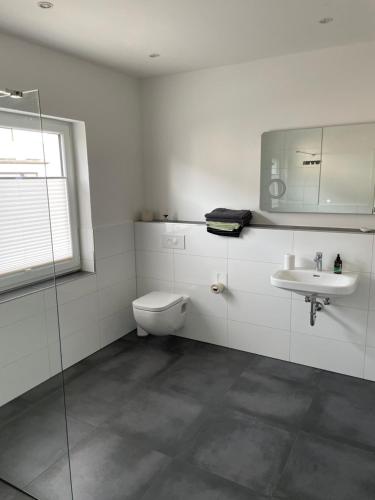 Bilik mandi di Gästehaus Emma