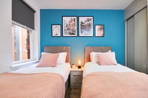 Voodi või voodid majutusasutuse Stunning 2 bed Apartment - Central Location toas