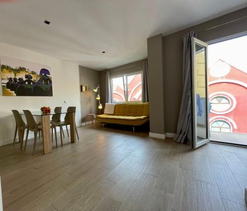 A seating area at Cosy Seaview Apartment Las Canteras
