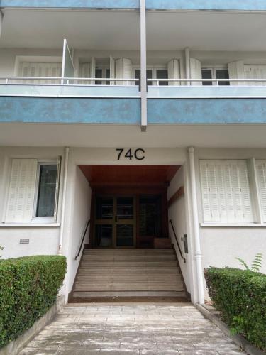 a building with the number on the front at Espace Cocooning in Chamalières