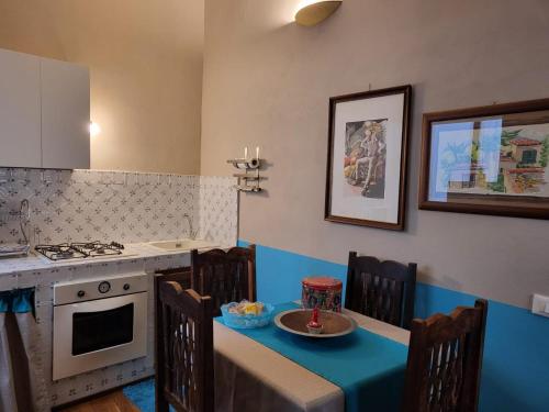 a kitchen with a table with chairs and a stove at Casa da Michelino in Palermo
