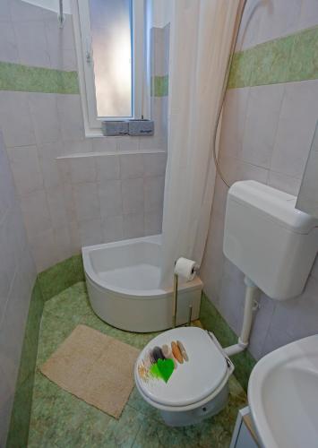 Ένα μπάνιο στο Rich apartment