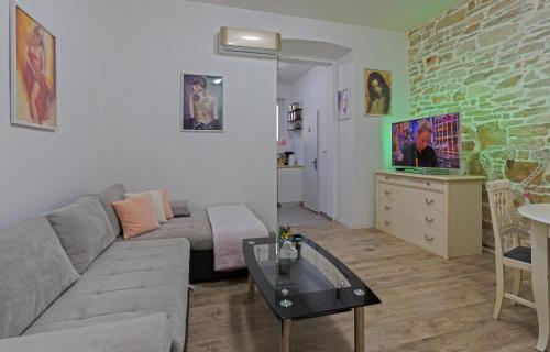 Μια τηλεόραση ή/και κέντρο ψυχαγωγίας στο Rich apartment