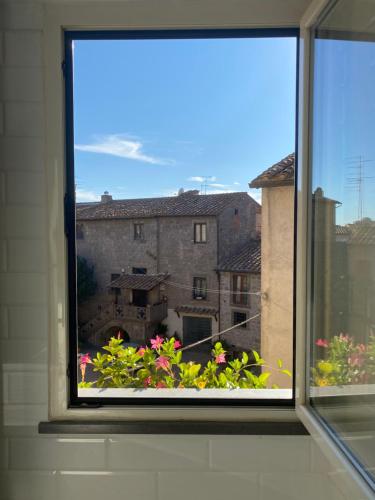 a window with a view of a building at L'Albero della Vita in Viterbo