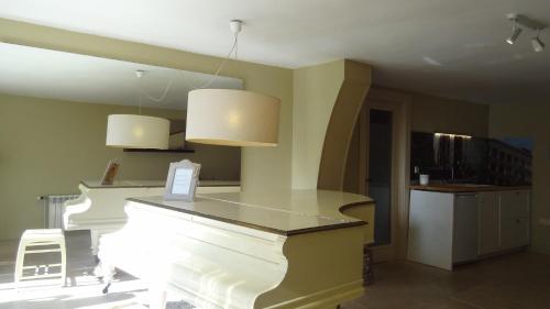 a kitchen with a white piano in a room at Villa Relax en Benidorm in Benidorm