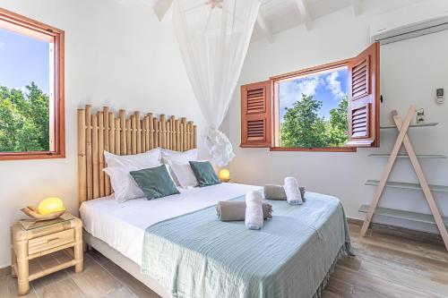 En eller flere senge i et værelse på Bungalow Damien