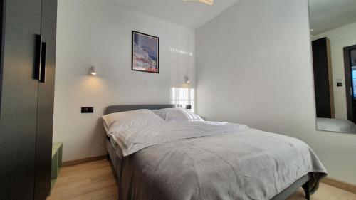 Ferrata Apartamenty Zakopaneにあるベッド