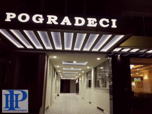 a building with a sign that reads pepresent at Hotel Pogradeci in Pogradec