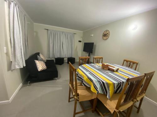 a dining room with a table and chairs in a room at Casa Bilbao Villarrica in Villarrica